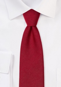 Corbata de superficie lisa moteada de color rojo