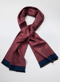 Pañuelo de corbata de seda con emblemas rojos