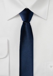 Extra schmal geformte Krawatte marineblau