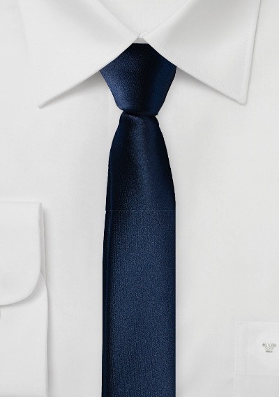 Corbata de negocios extra estrecha azul noche
