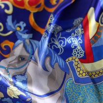 Pañuelo de seda motivo caballo royal