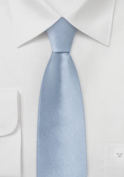 Corbata estrecha en azul claro