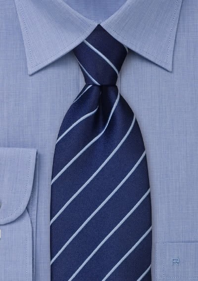 Corbata de calidad azul marino