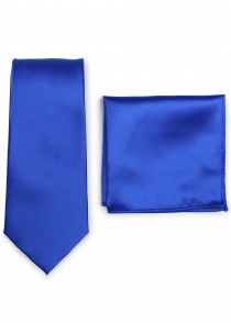 Corbata y bufanda de negocios en un conjunto -