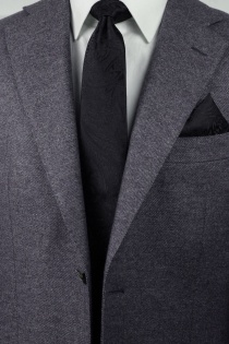 Conjunto corbata de negocios y chal decorativo
