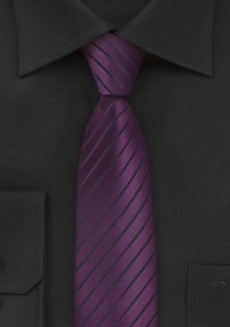 Corbata estrecha a rayas negro púrpura oscuro