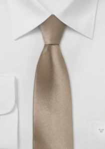 Corbata de seda estrecha en moderno marrón claro