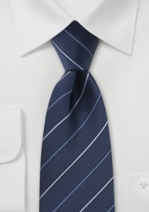 Corbata de negocios azul a rayas