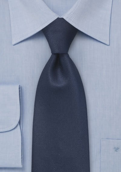 Corbata azul oscuro estampado rugoso