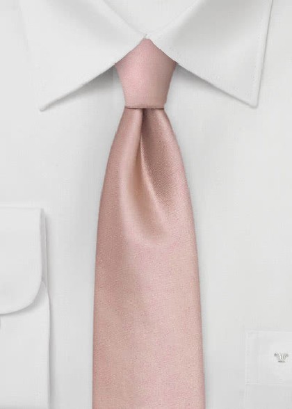Corbata estrecha aus dem gleichen Stoff und Farbe