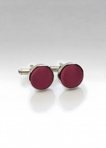Gemelos con tela rojo oscuro