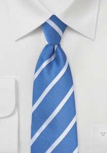 Corbata azul  rayas finas blancas