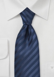 Corbata azul oscuro rayada