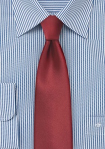 Corbata de negocios monocolor rojo oscuro estrecha