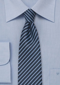 Corbata rayas finas azul hielo azul marino