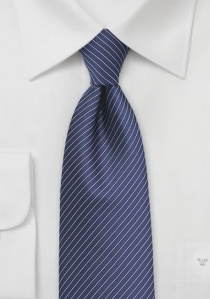 Corbata de rayas finas azul marino