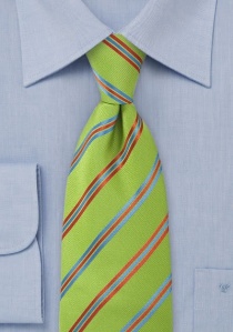 Corbata de niño con diseño de rayas verde