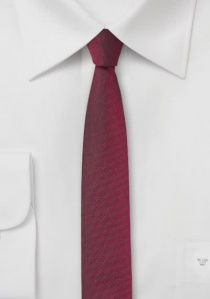Corbata de forma extra estrecha rojo oscuro
