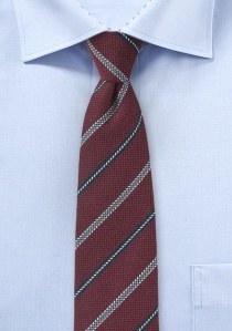 Corbata diseño a rayas rojo vino