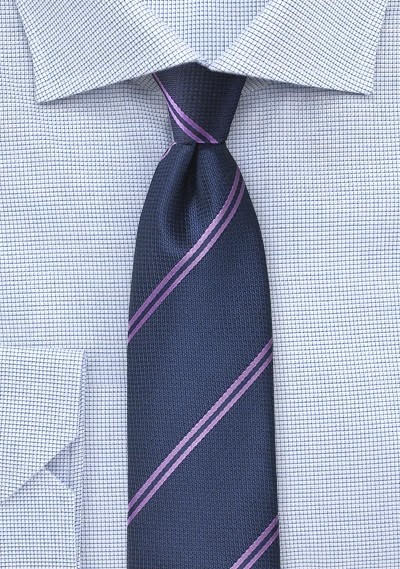 Krawatte Streifendessin navyblau zartviolett