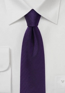 Corbata estructura rayas violeta