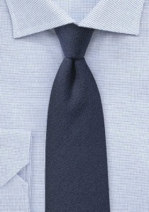 Corbata de negocios estructurada azul marino con